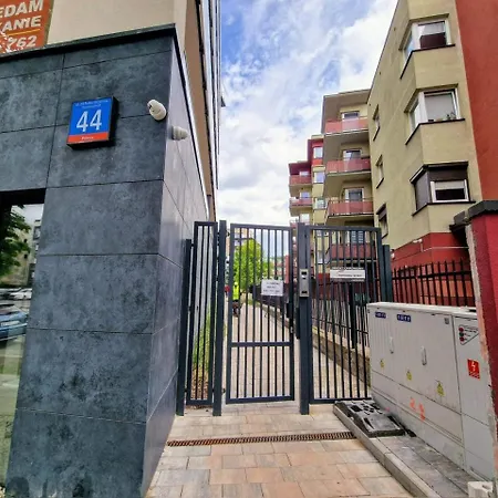Apartman Pogonowskiego 73 - Blue Design Apartment 8 Guests, Terrace & Parking Chillinlodz